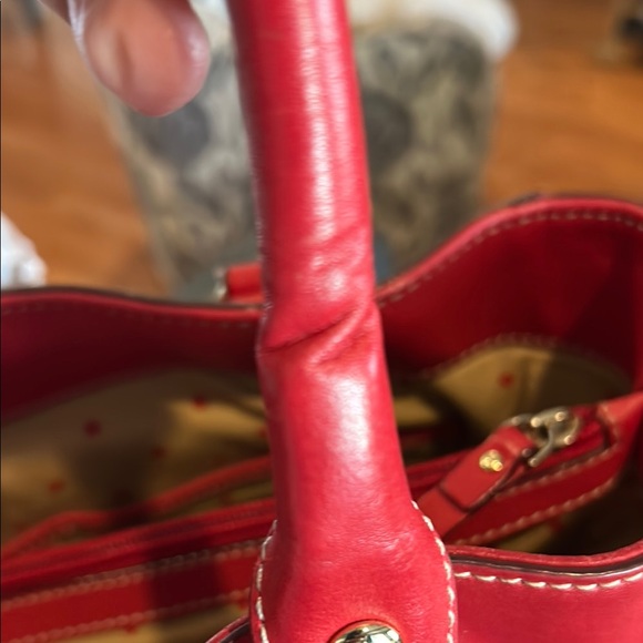 Kate Spade Red Leather Shoulder Bag with Textured Finish and Gold Accents - Picture 11 of 13